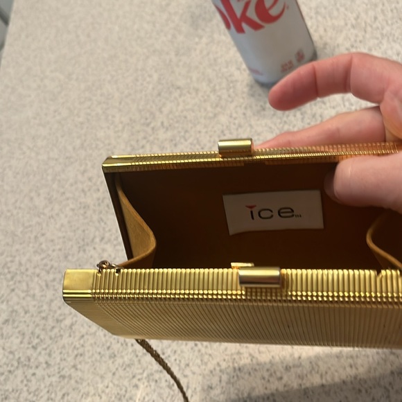 Vtg. Gold hard box purse with chain - Picture 7 of 12